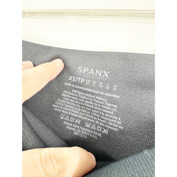 Spanx Black Camo Look At Me Now Seamless Leggings Size XS NWT - Picture 6 of 7